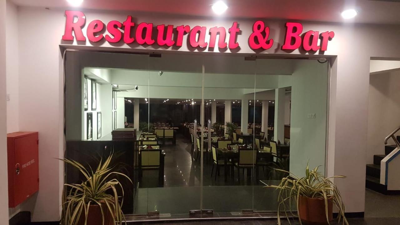 Village Hotel Northern Point Point Pedro Bagian luar foto
