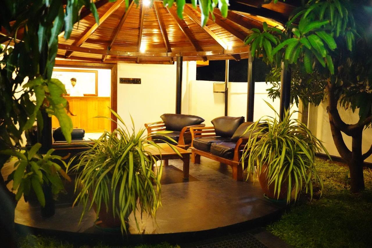Village Hotel Northern Point Point Pedro Bagian luar foto