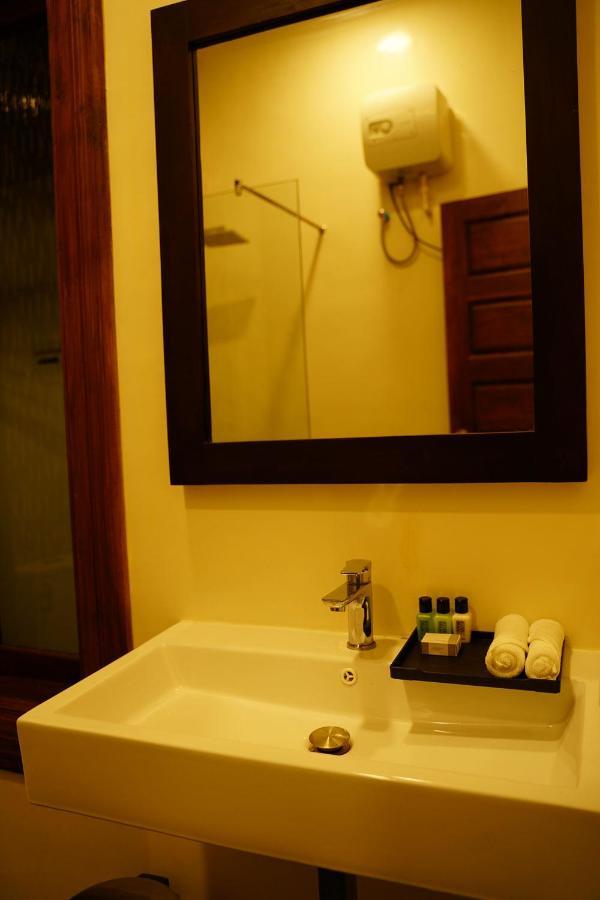 Village Hotel Northern Point Point Pedro Bagian luar foto