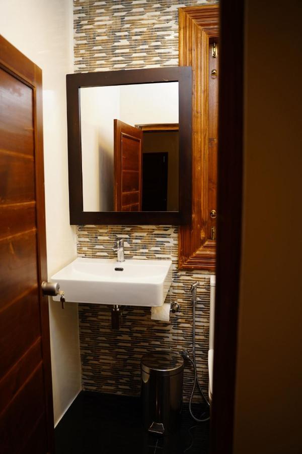 Village Hotel Northern Point Point Pedro Bagian luar foto