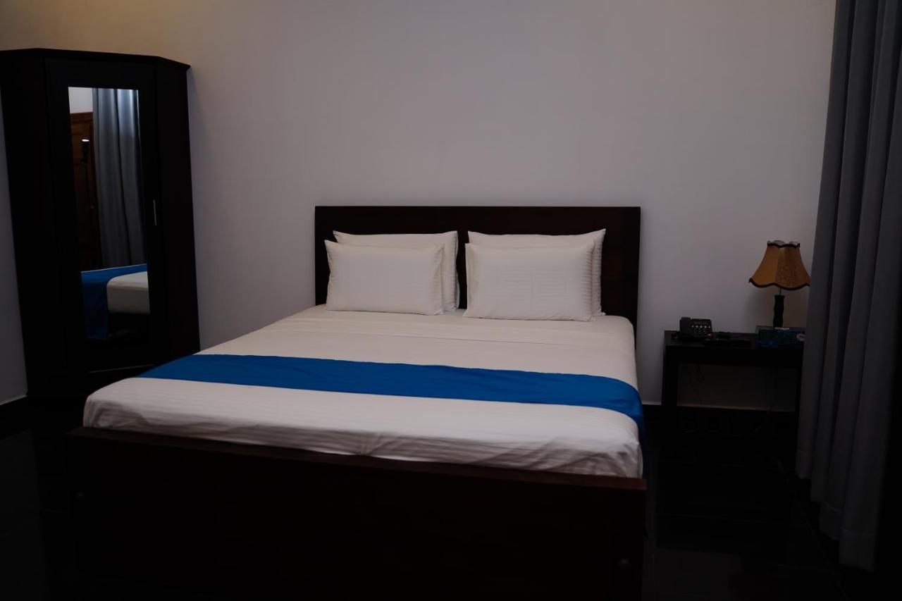 Village Hotel Northern Point Point Pedro Bagian luar foto