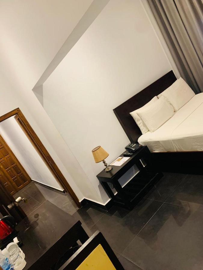 Village Hotel Northern Point Point Pedro Bagian luar foto