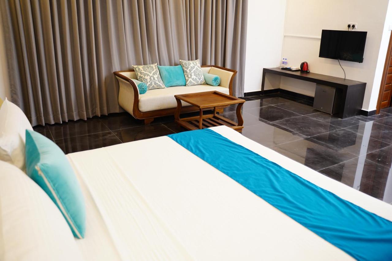 Village Hotel Northern Point Point Pedro Bagian luar foto
